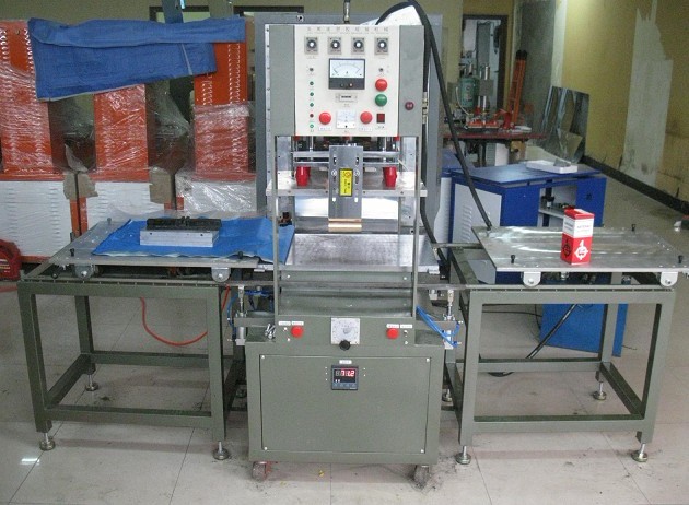 皮革壓花機(jī)